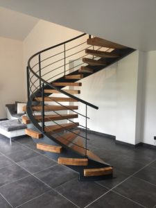 Escalier colimaçon avec un limon extérieur