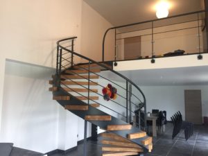 escalier colimaçon avec marches bois