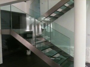 Escalier inox et verre