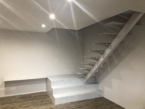 Escalier limon central droit