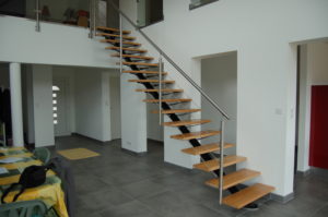 Escalier limon central droit